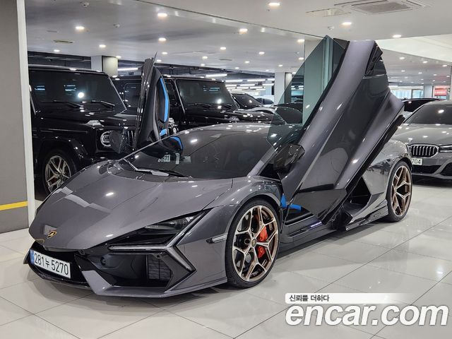 Lamborghini Revuelto 2025 — photo 1