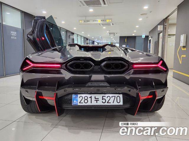 Lamborghini Revuelto 2025 — photo 4