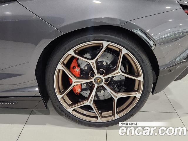 Lamborghini Revuelto 2025 — photo 5