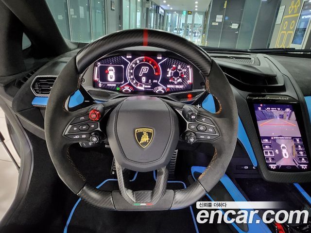 Lamborghini Revuelto 2025 — photo 8