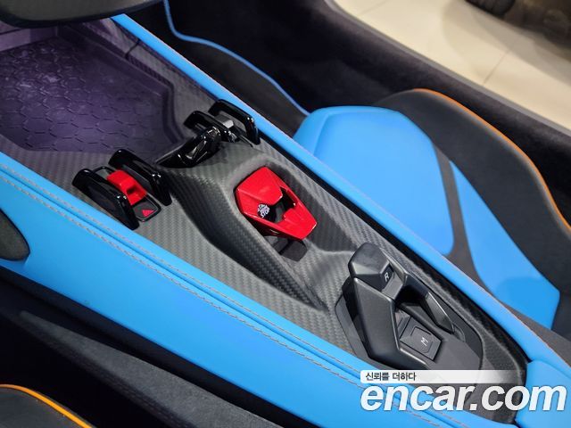 Lamborghini Revuelto 2025 — photo 9