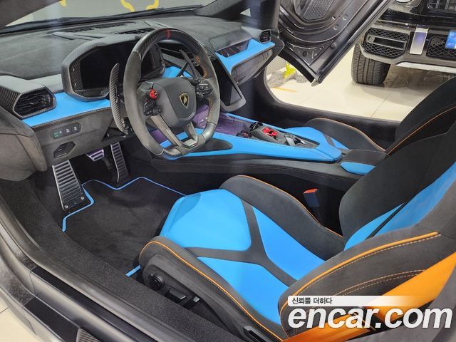 Lamborghini Revuelto 2025 — photo 11