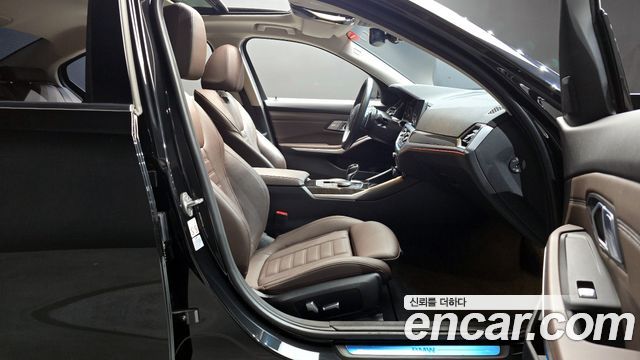 BMW 3-Series 2022 — photo 17