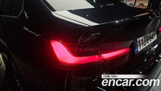 BMW 3-Series 2022 — photo 9