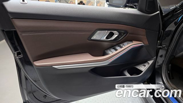 BMW 3-Series 2022 — photo 14