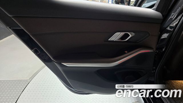 BMW 3-Series 2022 — photo 15