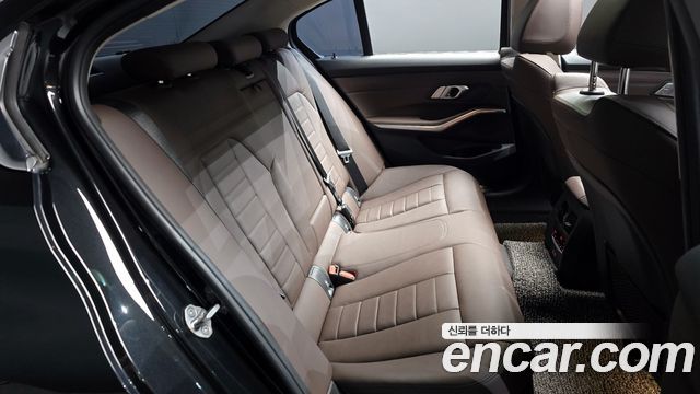BMW 3-Series 2022 — photo 16