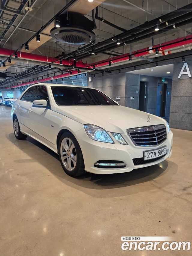 Mercedes-Benz E-Class 2011 — photo 2