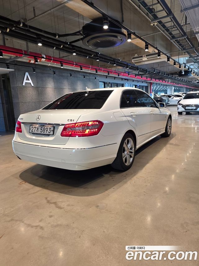 Mercedes-Benz E-Class 2011 — photo 5