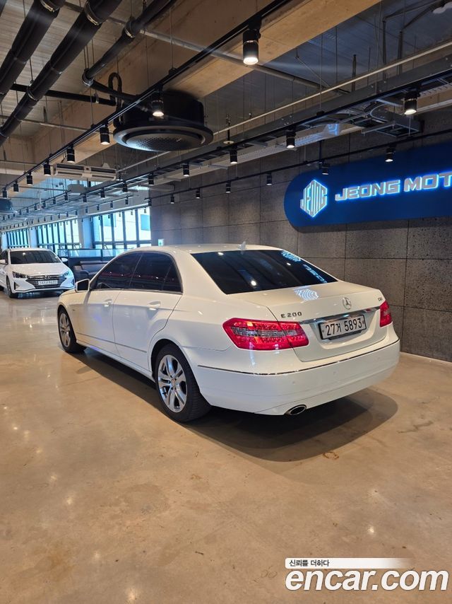 Mercedes-Benz E-Class 2011 — photo 6