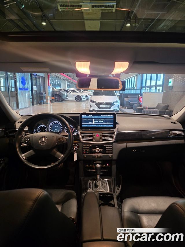 Mercedes-Benz E-Class 2011 — photo 9