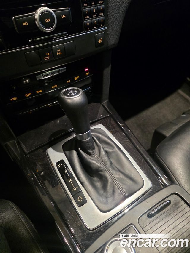 Mercedes-Benz E-Class 2011 — photo 12