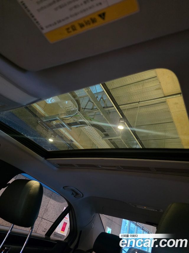 Mercedes-Benz E-Class 2011 — photo 16