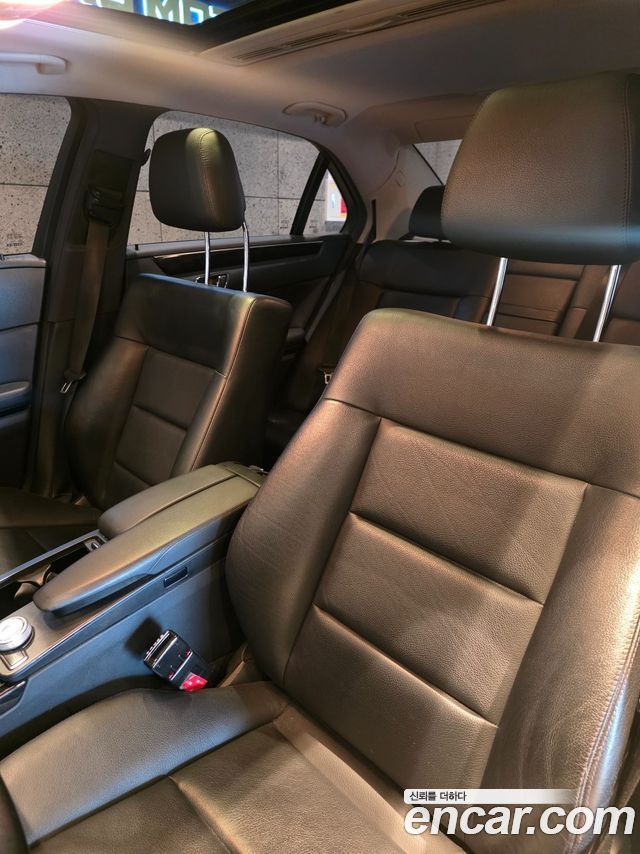 Mercedes-Benz E-Class 2011 — photo 20