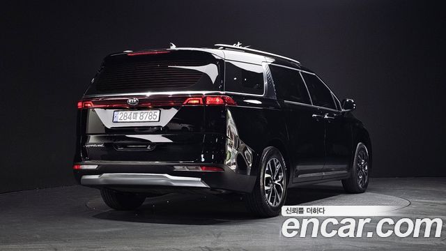 Kia Canival 2021 — photo 2