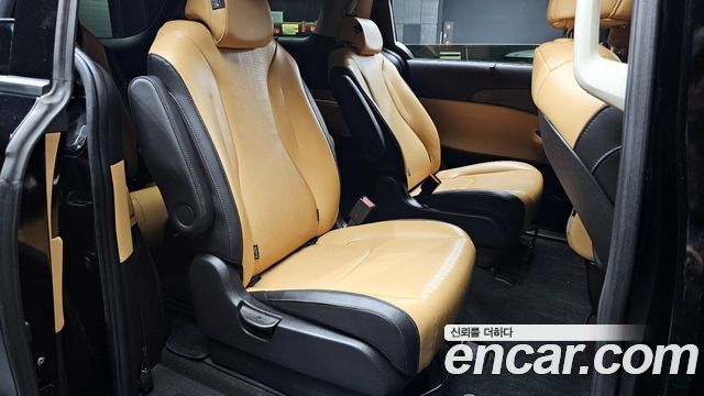 Kia Canival 2021 — photo 17
