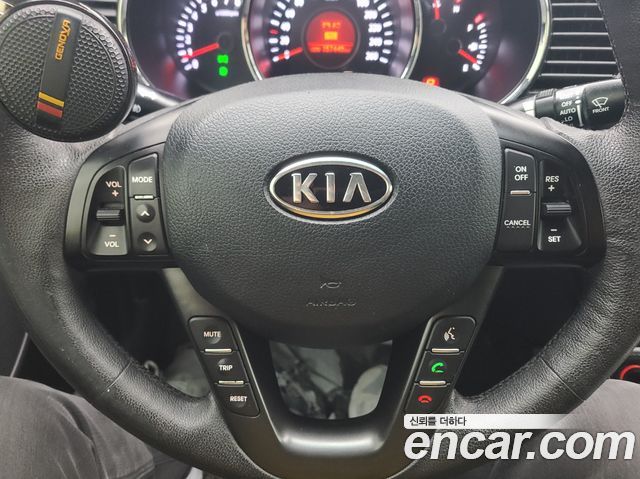 Kia K5 2011 — photo 8