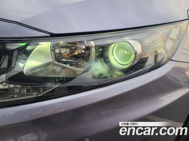 Kia K5 2011 — photo 17