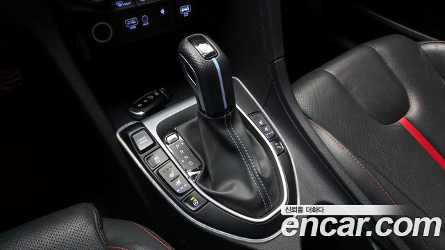 Hyundai Veloster 2018 — photo 12