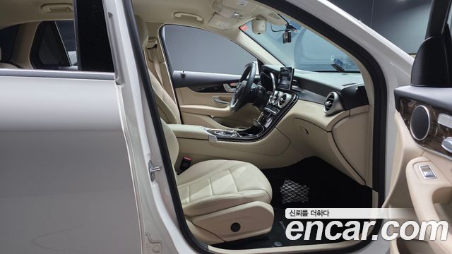 Mercedes-Benz GLC-Class 2019 — photo 11