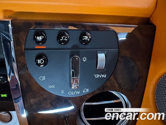Rolls-Royce Dawn 2018 — photo 11
