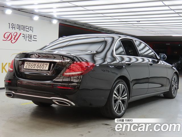 Mercedes-Benz E-Class 2020 — photo 3