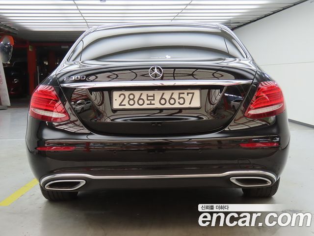 Mercedes-Benz E-Class 2020 — photo 4