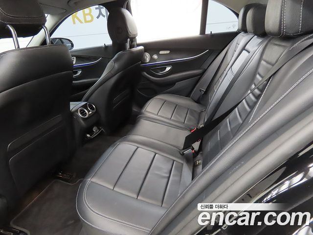 Mercedes-Benz E-Class 2020 — photo 6