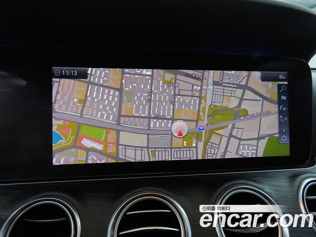 Mercedes-Benz E-Class 2020 — photo 11