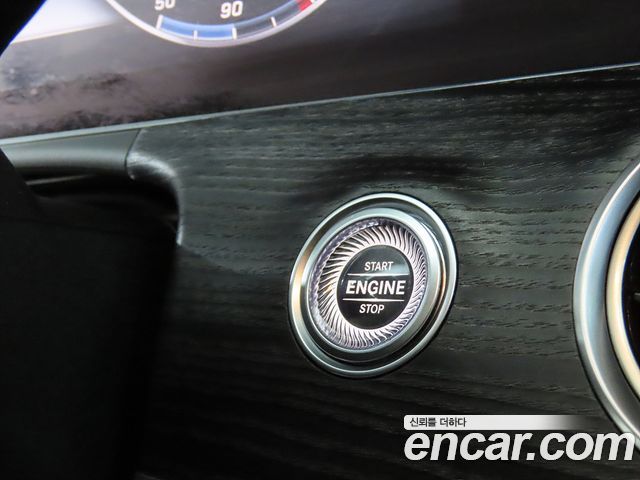 Mercedes-Benz E-Class 2020 — photo 15