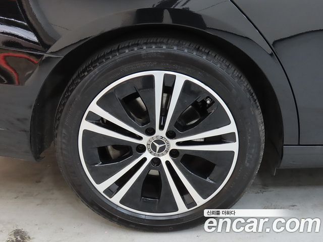 Mercedes-Benz E-Class 2020 — photo 20