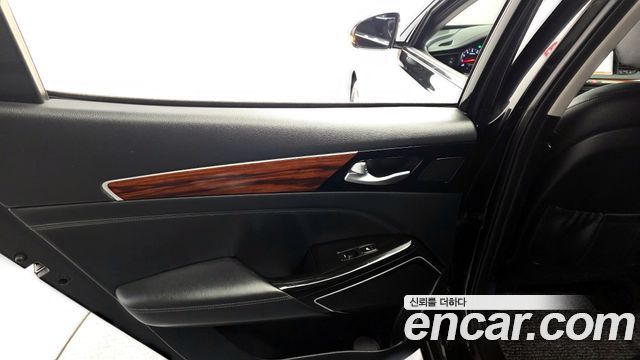 Kia K7 2016 — photo 15