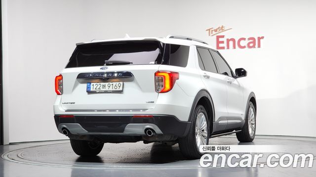 Ford Explorer 2022 — photo 2