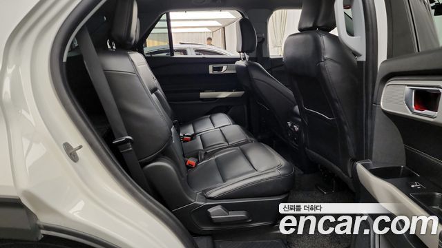 Ford Explorer 2022 — photo 18