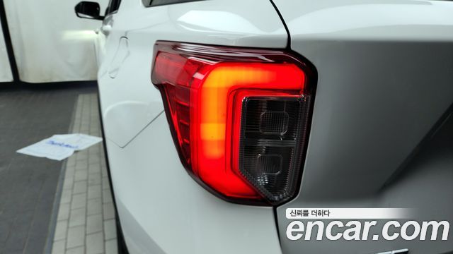 Ford Explorer 2022 — photo 9