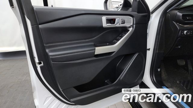 Ford Explorer 2022 — photo 14