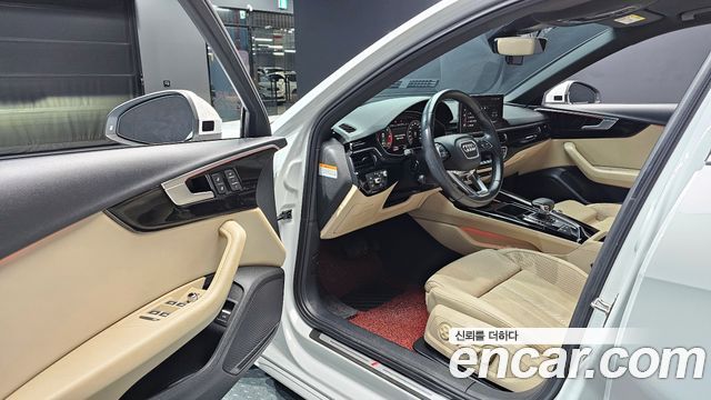 Audi A4 2021 — photo 13
