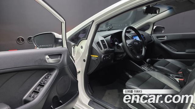 Kia K3 2015 — photo 13
