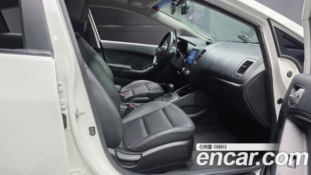 Kia K3 2015 — photo 17