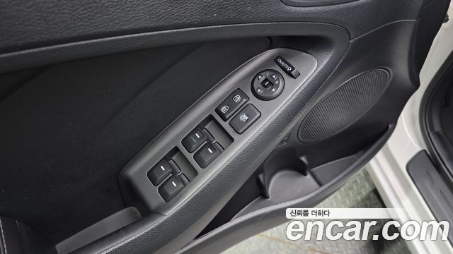 Kia K3 2015 — photo 25