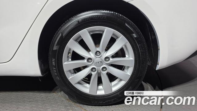 Kia K3 2015 — photo 7