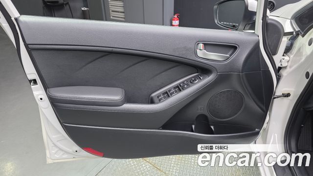 Kia K3 2015 — photo 14
