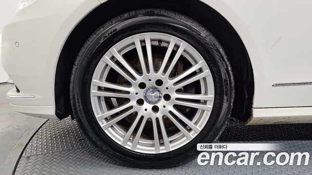 Mercedes-Benz E-Class 2011 — photo 5