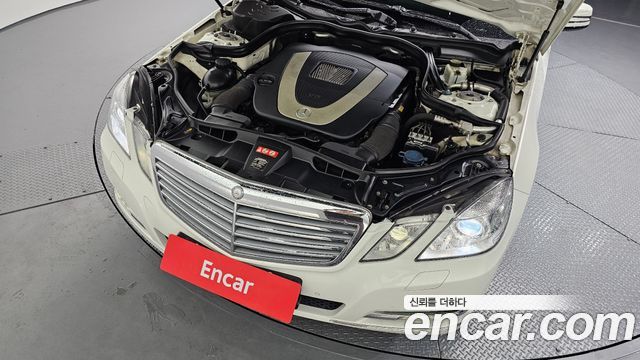 Mercedes-Benz E-Class 2011 — photo 6