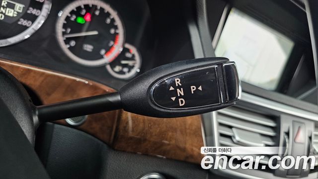 Mercedes-Benz E-Class 2011 — photo 9
