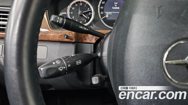 Mercedes-Benz E-Class 2011 — photo 15