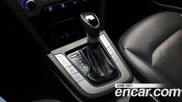 Hyundai AVANTE 2018 — photo 12