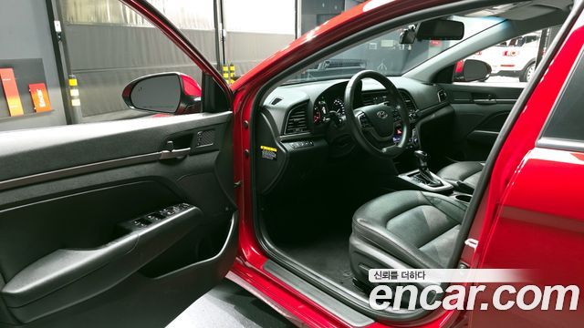 Hyundai AVANTE 2018 — photo 13
