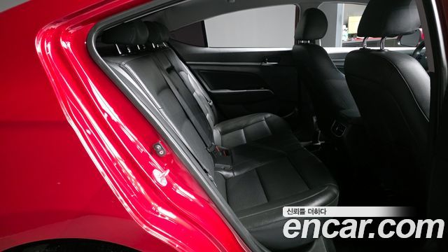 Hyundai AVANTE 2018 — photo 18