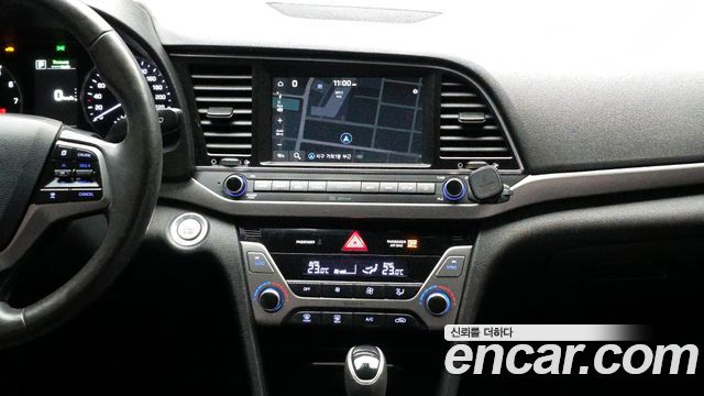 Hyundai AVANTE 2018 — photo 20